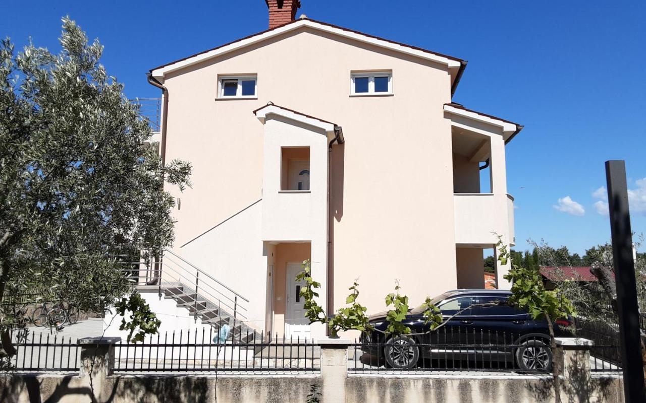 Appartments D&D Peroj Dış mekan fotoğraf